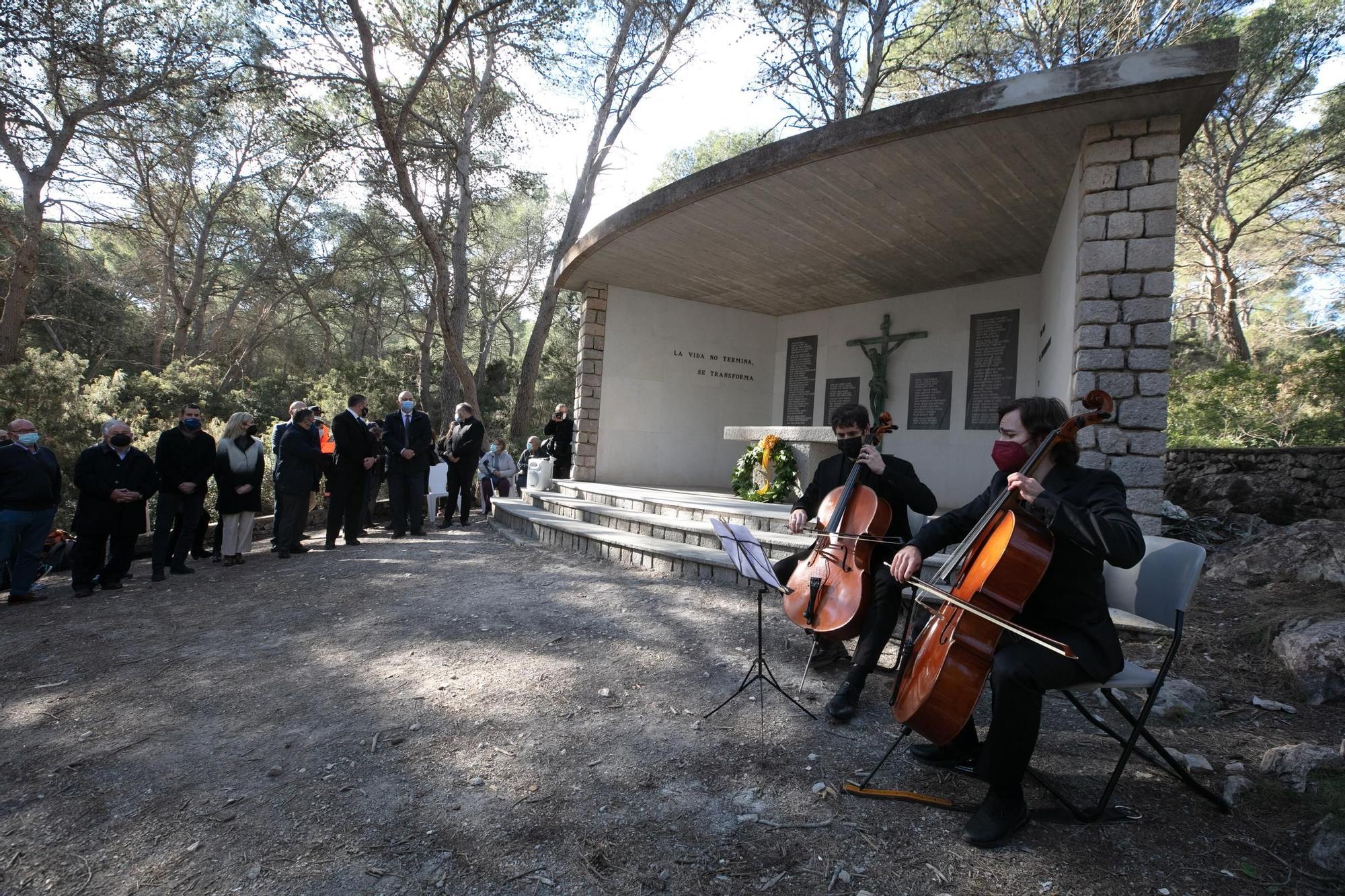 Homenaje a las víctimas del accidente aéreo de ses Roques Altes