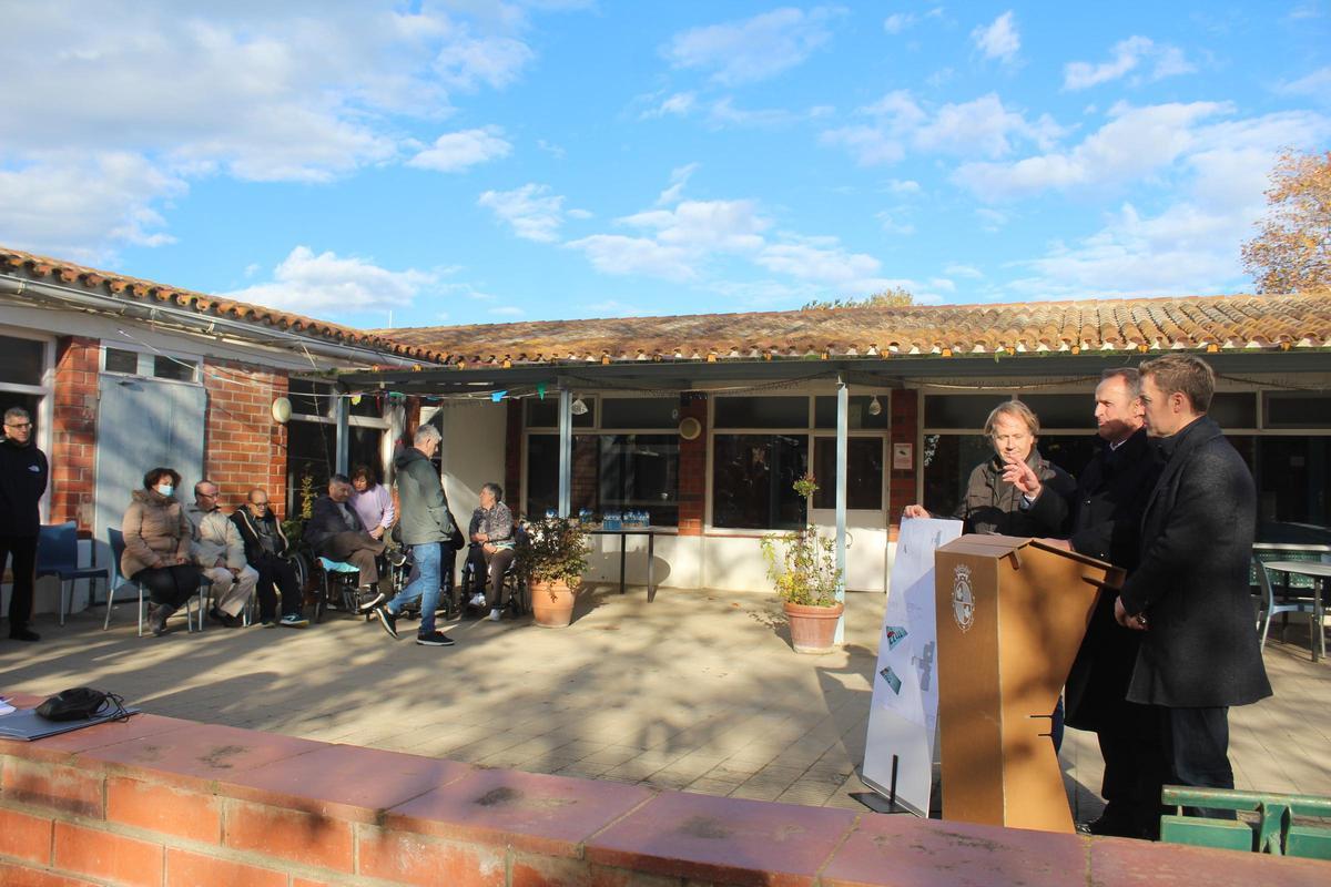 L'alcalde Masquef amb els responsables i familiars de l'Altem