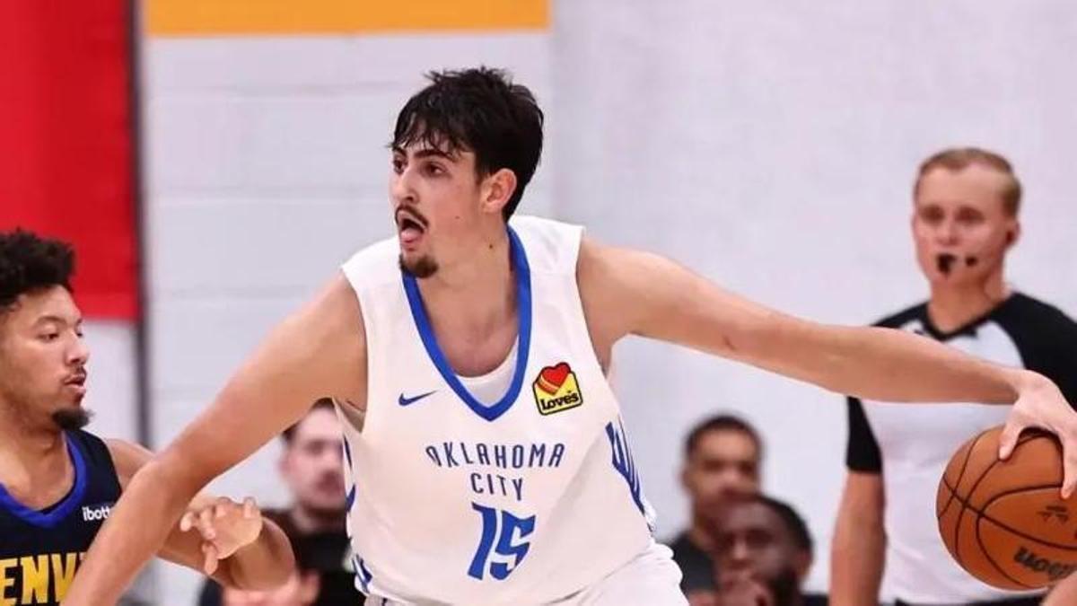 Aday Mara en el partido contra Denver Nuggets