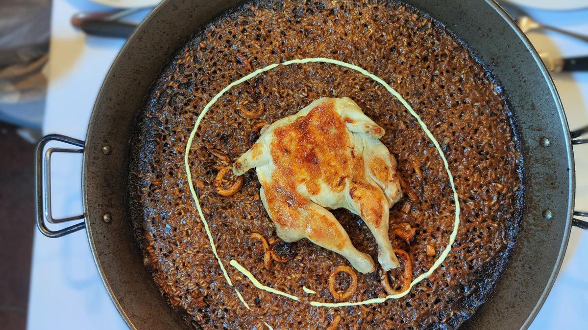 El arroz de calamares y picantón de Sol Blanc.