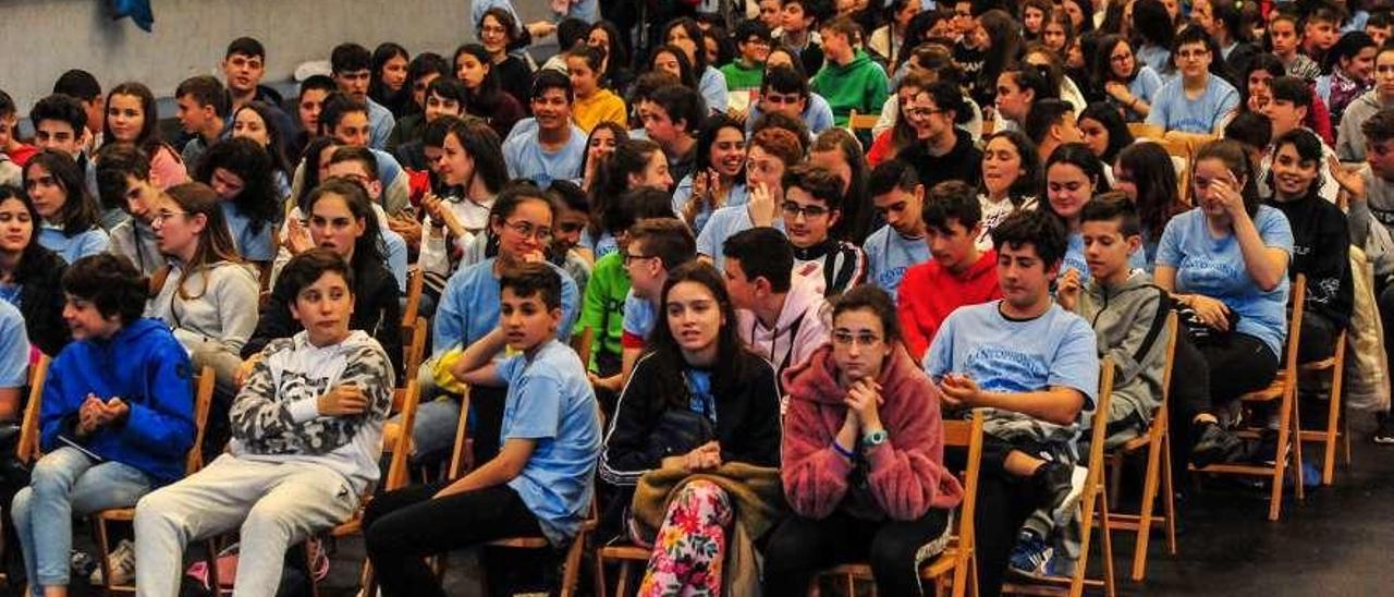 Más de 1.600 alumnos participaron en la celebración de la Semana da Francofonía. // Iñaki Abella