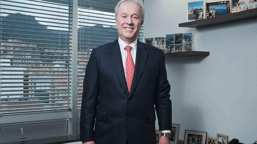 Omar González Pardo, en su despacho de la sede central del Grupo Trinity, en Bogotá (Colombia).     |