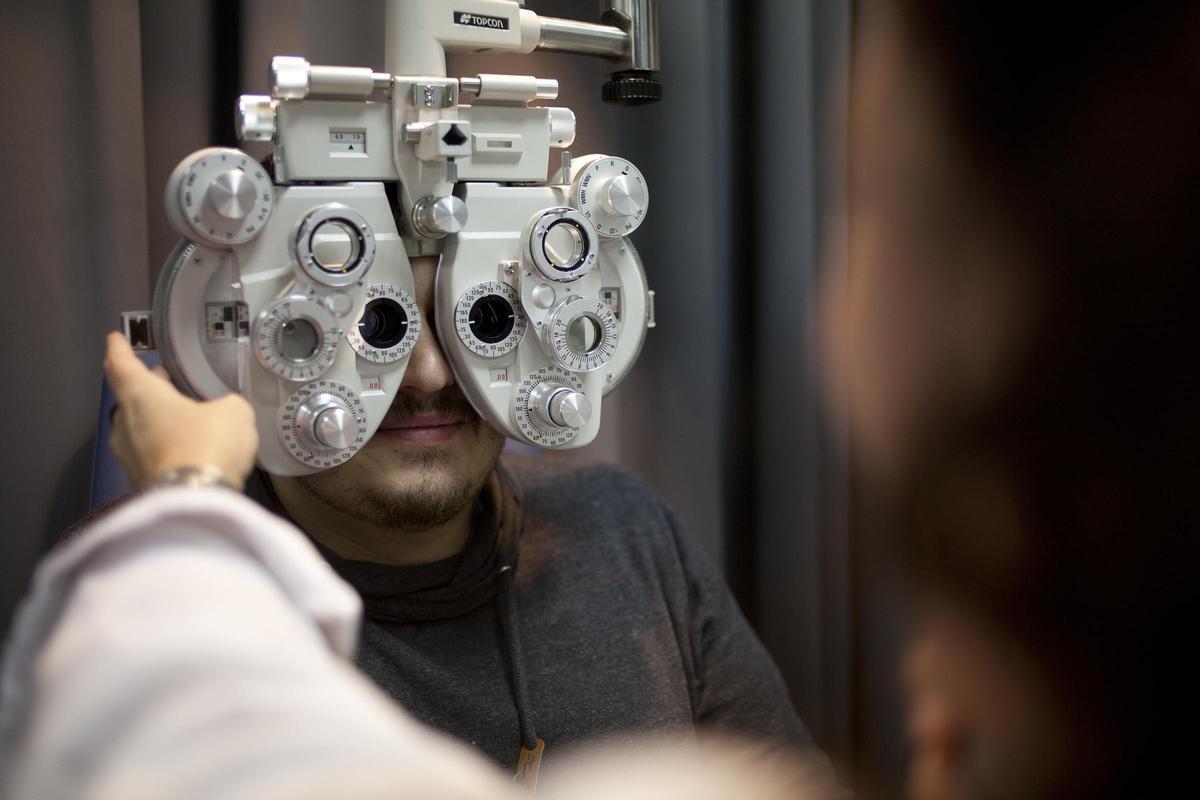 Examen visual en la Clínica Optométrica UV