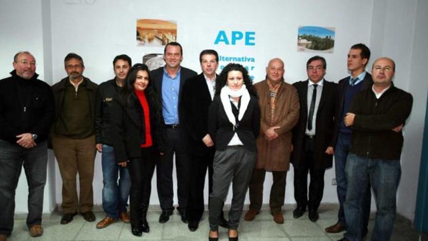 José Manuel Olmedilla, el quinto por la izquierda, en la presentación ante los medios de comunicación, ayer en la sede de APE.