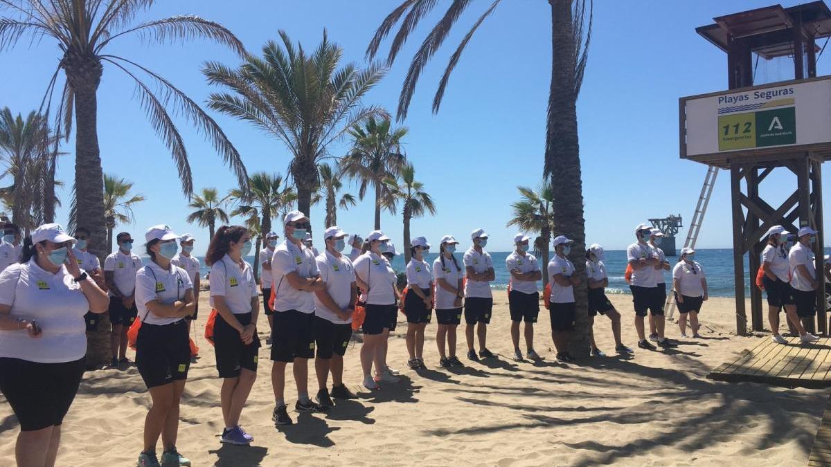 Parte de los auxiliares de playa que prestarán servicio en el litoral de Marbella en verano.