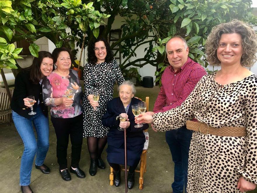 Josefina Paz brindó con la familia y Javier Tourís.