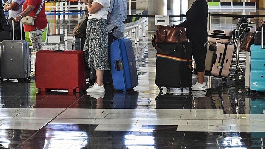 “He perdido la maleta”: alertan de una nueva estafa ‘familiar’ usando aerolíneas