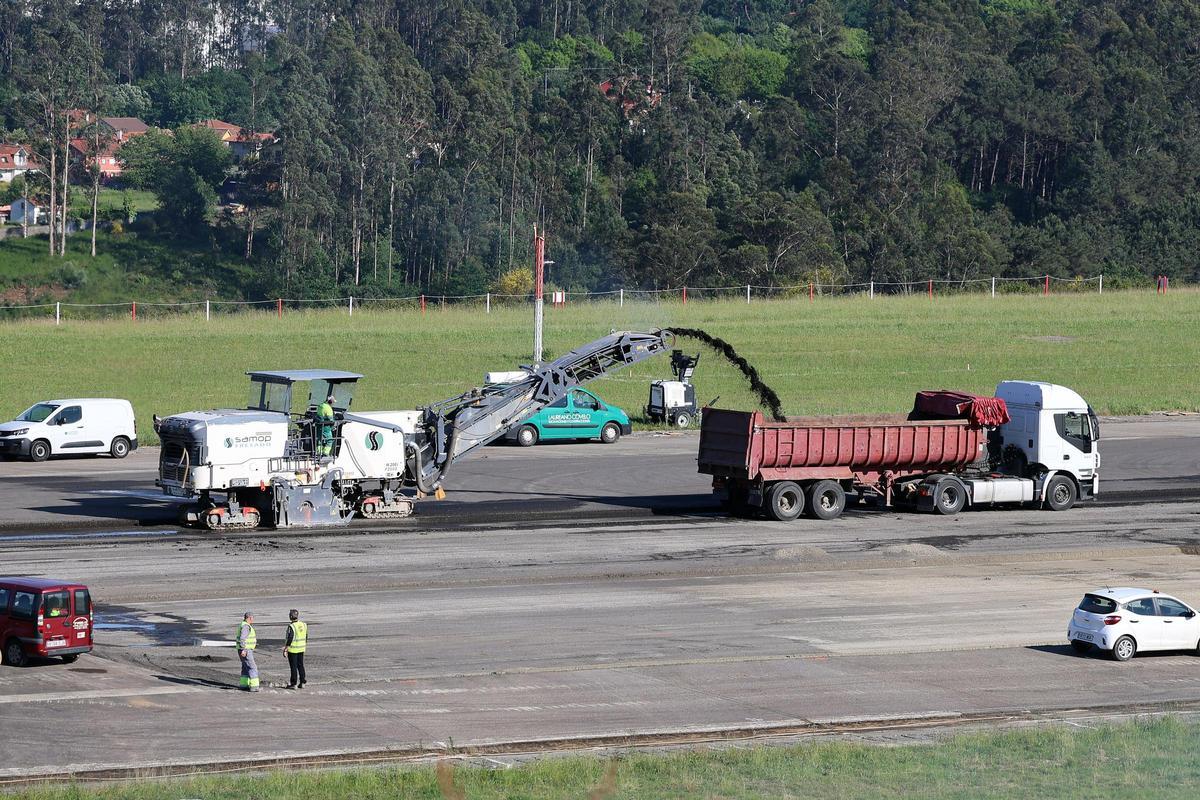 Comienzan las obras en la pista del aeropuerto de Vigo Comienzan las obras en la pista del aeropuerto de Vigo