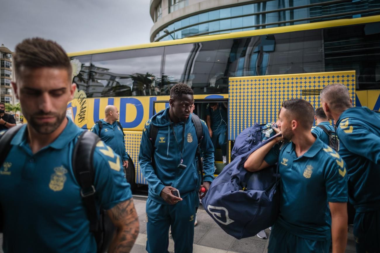 Llegada de la UD Las Palma a Tenerife por el derbi canario que se jugará esta noche