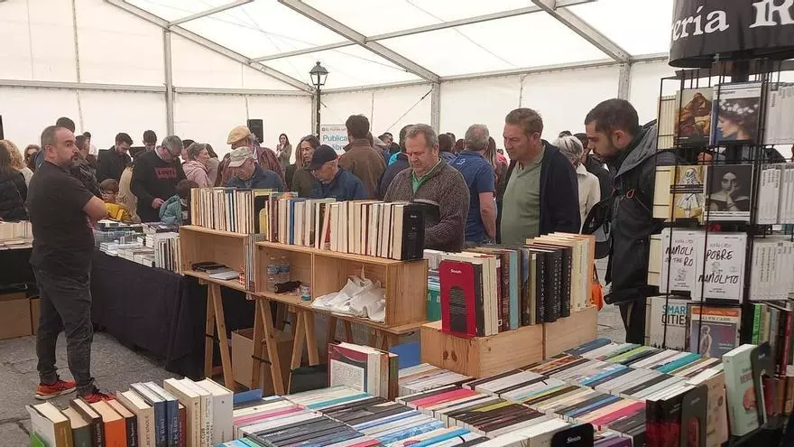 Toro invita a releer la historia en la apertura de la Feria del Libro