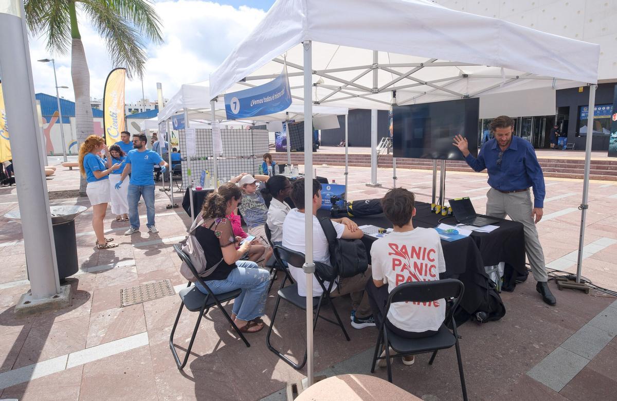 La ULPGC convierte el entorno del Poema del Mar en una gran feria científica al aire libre