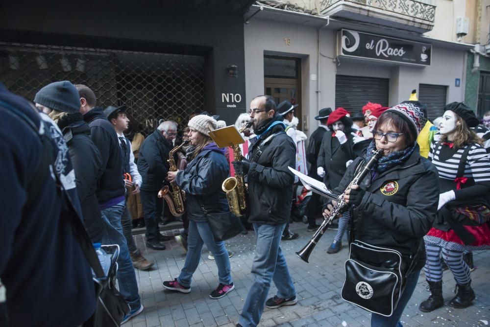 Set mil persones desborden els carrers de Sallent en un Carnaval multitudinari