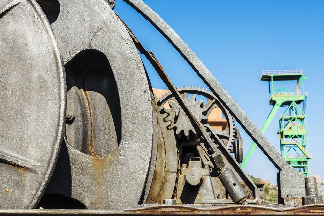Maquinaria utilizada para la extracción de sal en Cardona.