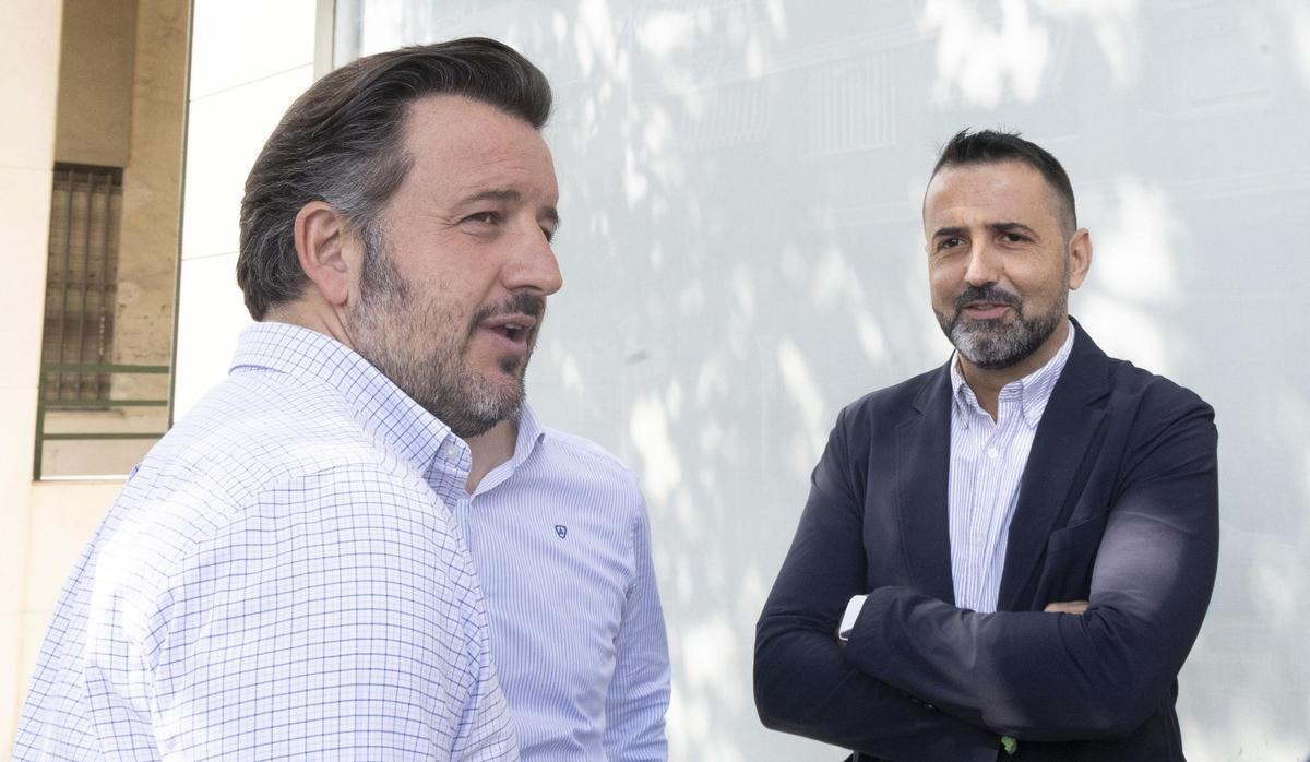 El alcalde Pablo Ruz y el concejal de Vox, Samuel Ruz, el pasado mes de junio