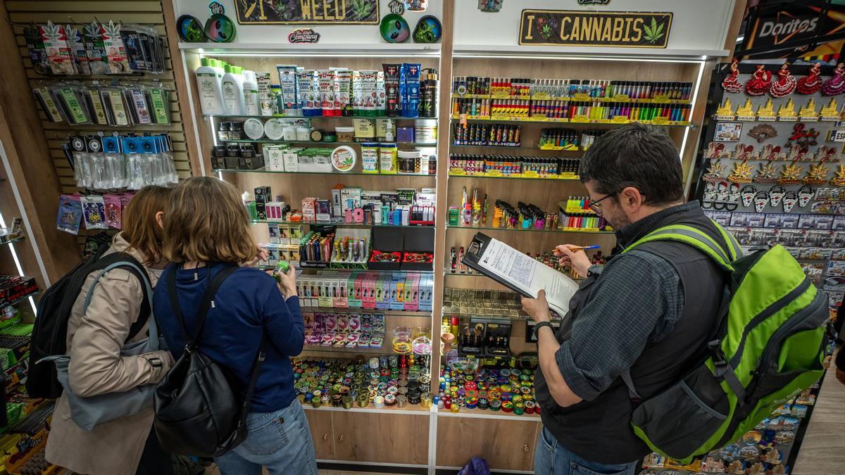 Barcelona inspecciona una treintena de tiendas grow shop para reforzar el control sobre las golosinas de cannabis