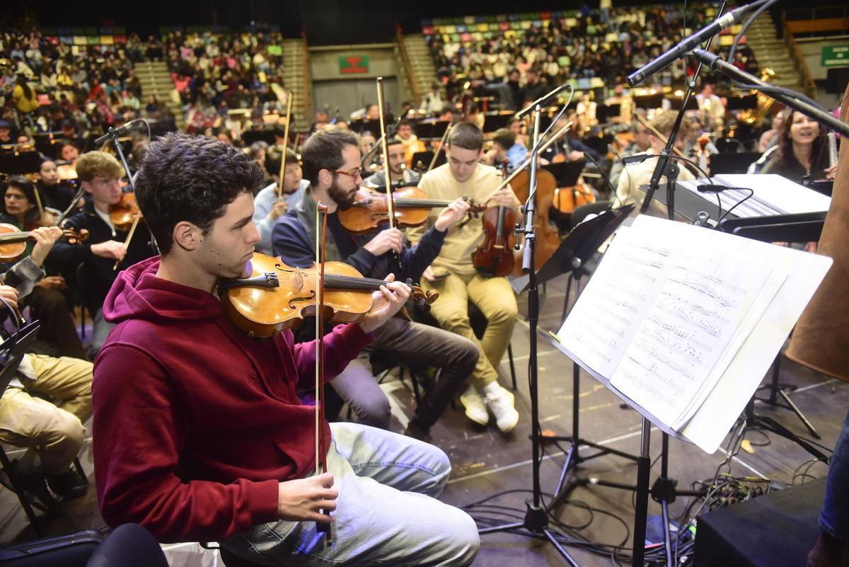 Ensayo del Concierto por la Paz del proyecto educativo Chorus en el Coliseum