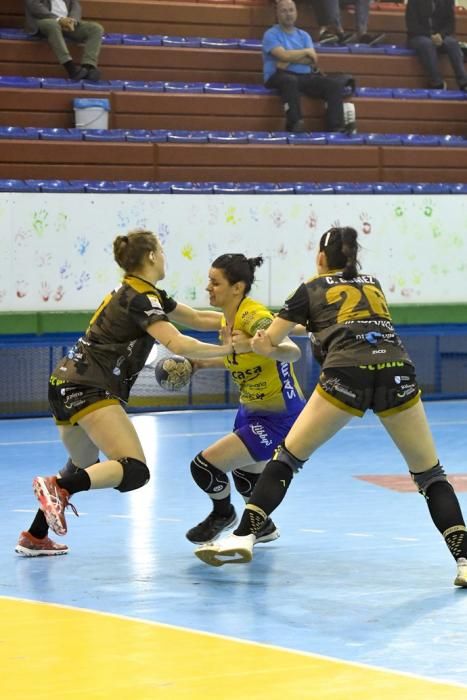 26-02-20 DEPORTES. PABELLON DE LAS REMUDAS. BARRIO DE LAS REMUDAS. TELDE. Partido de balonmano femenino entre el Remudas Rocasa y el Guardés disputado en Pabelloon Antonio Moreno del barrio teldense de Las Remudas.    Fotos: Juan Castro.  | 26/02/2020 | Fotógrafo: Juan Carlos Castro