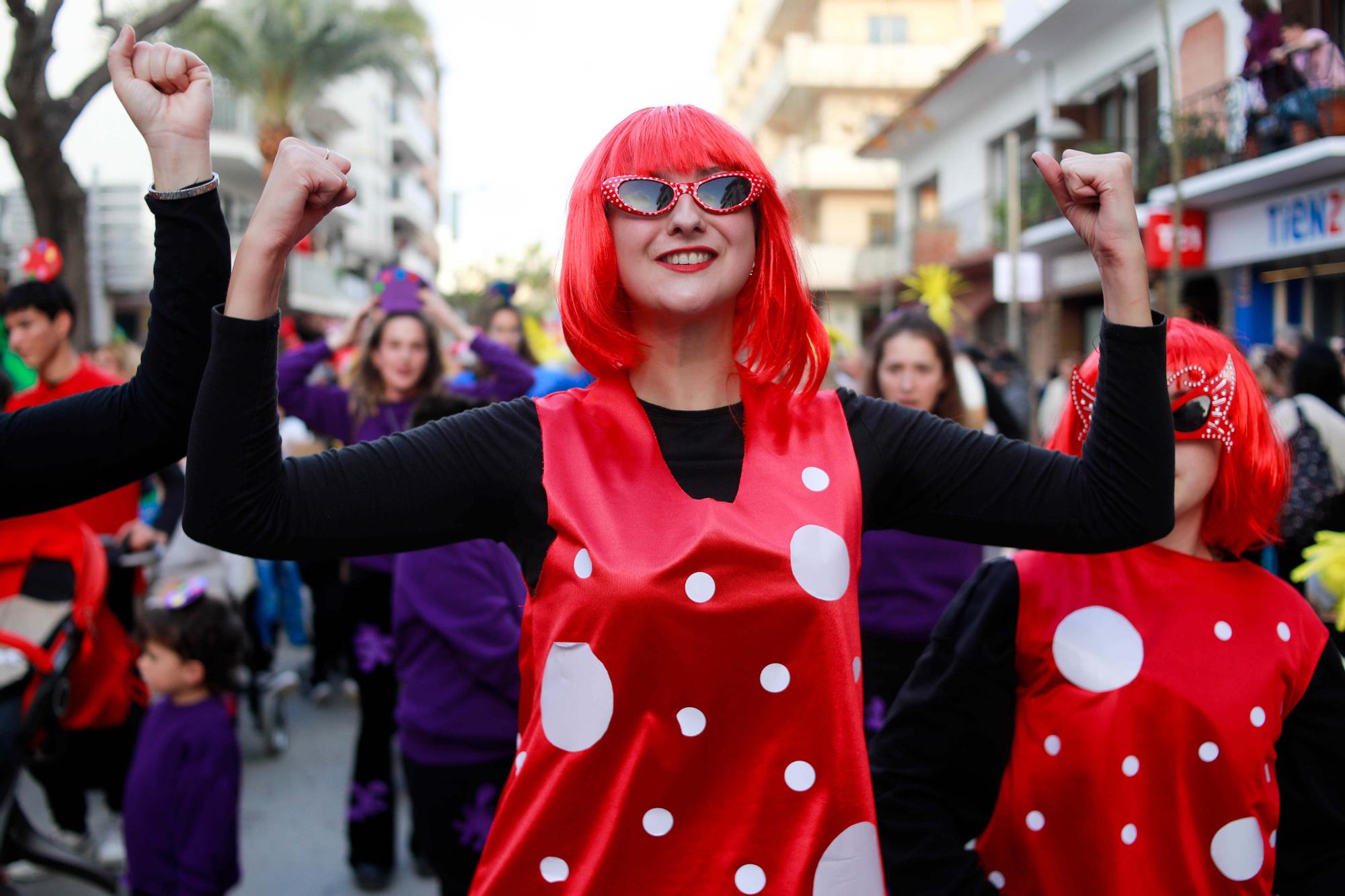 Todas las imágenes de la rúa de carnaval 2023 en Santa Eulària