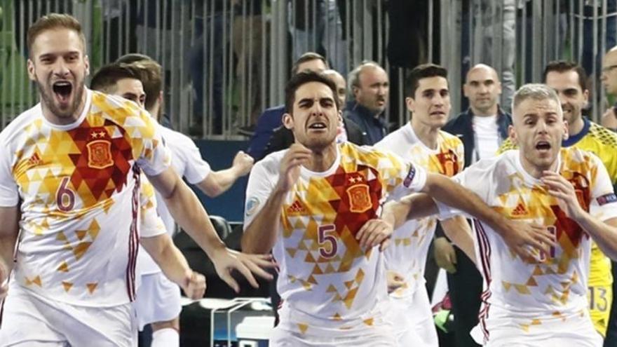Los jugadores españoles celebran el pase a la final.