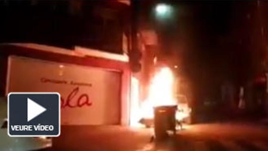 Cremen diversos contenidors a Sant Joan de Vilatorrada