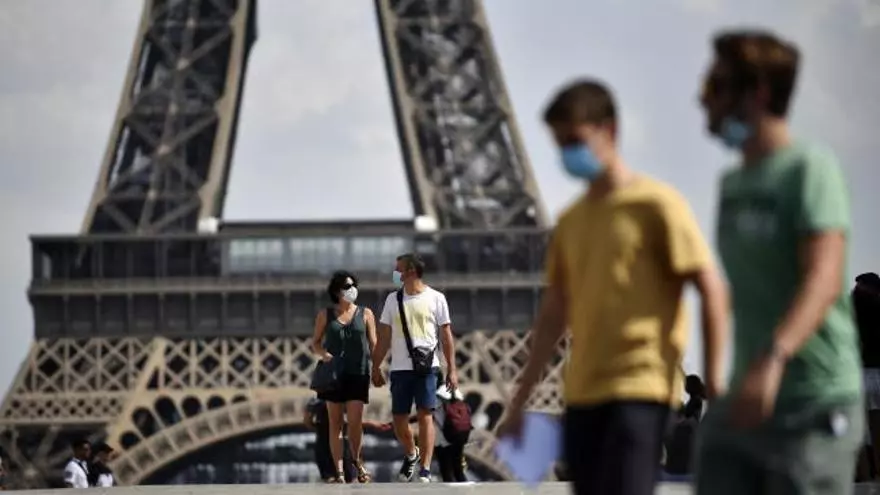 París impone la mascarilla obligatoria desde este lunes en las zonas más concurridas