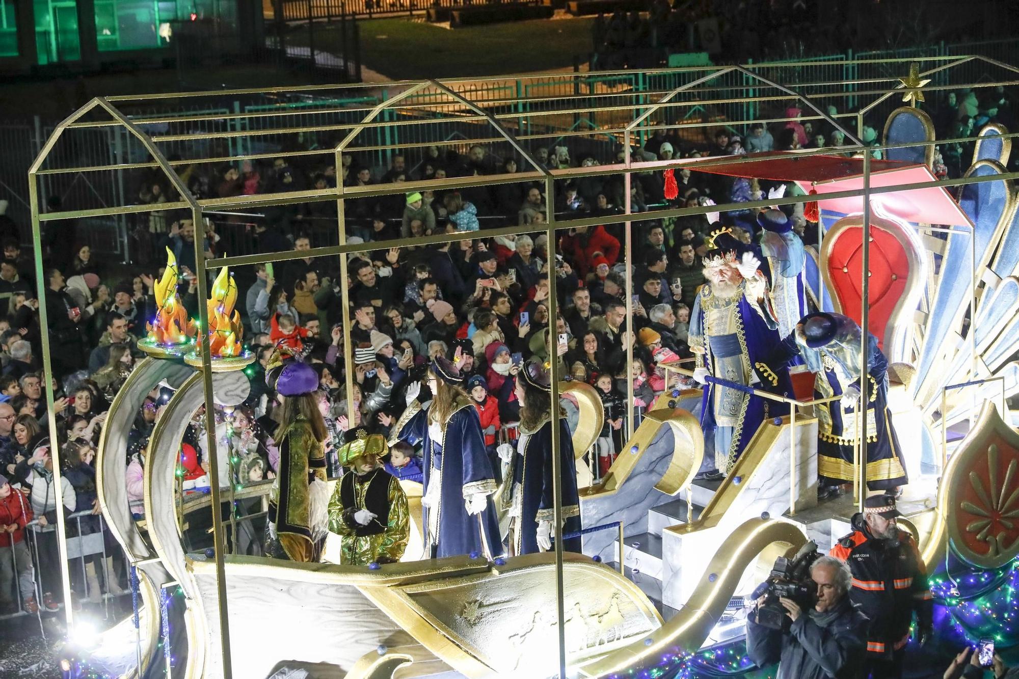 En imágenes: Así fue la cabalgata de Reyes en Gijón