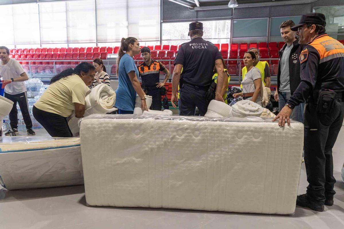 El empuje solidario en Alicante llena el Centro de Tecnificación con ayuda para los afectados por la DANA en Valencia