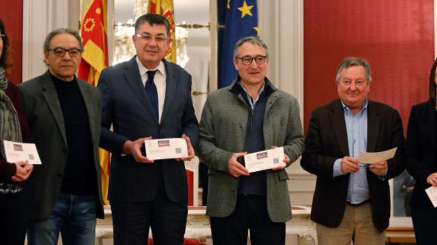 El síndic de Comptes, Vicent Cucarella, presenta el informe de fiscalización en las Corts.