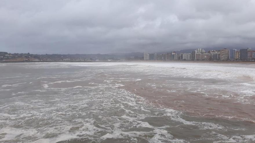 El temporal en la bahía de Gijón