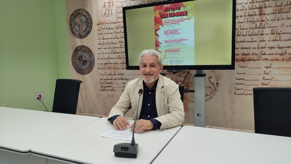 Manuel Burón durante la presentación del &quot;Otoño Saludable&quot;. / E. P.