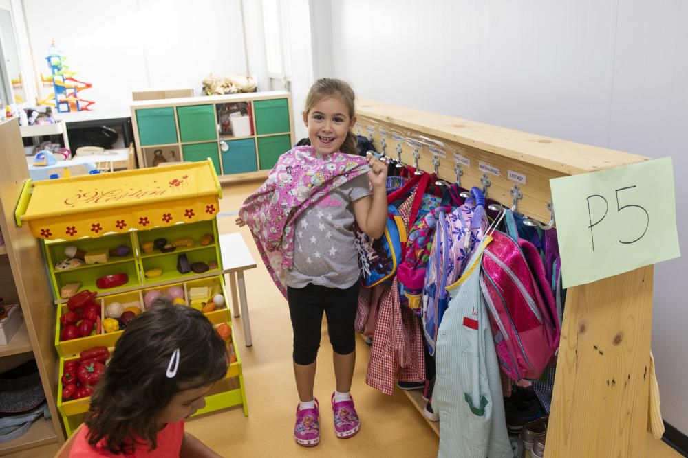 Inici del curs escolar a la nova escola de les Bases