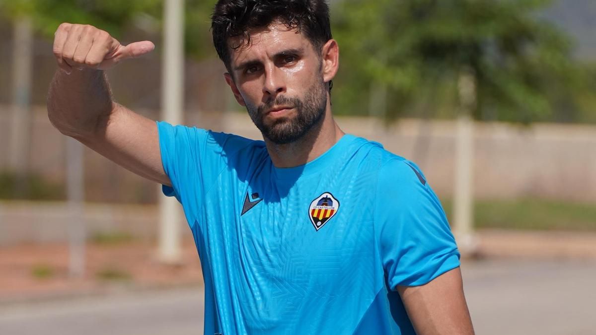 Óscar Gil, tras un entrenamiento durante la pasada temporada.