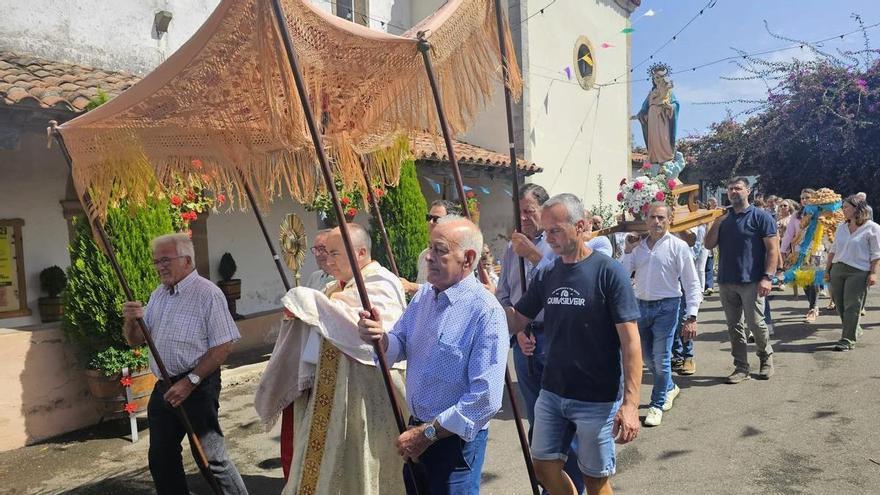Tornón (Villaviciosa) celebra Nuestra Señora del Rosario y la Sacramental