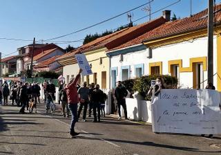 Vecinos de Bañugues se movilizan ante el temor a que la perrera comarcal se construya en la localidad