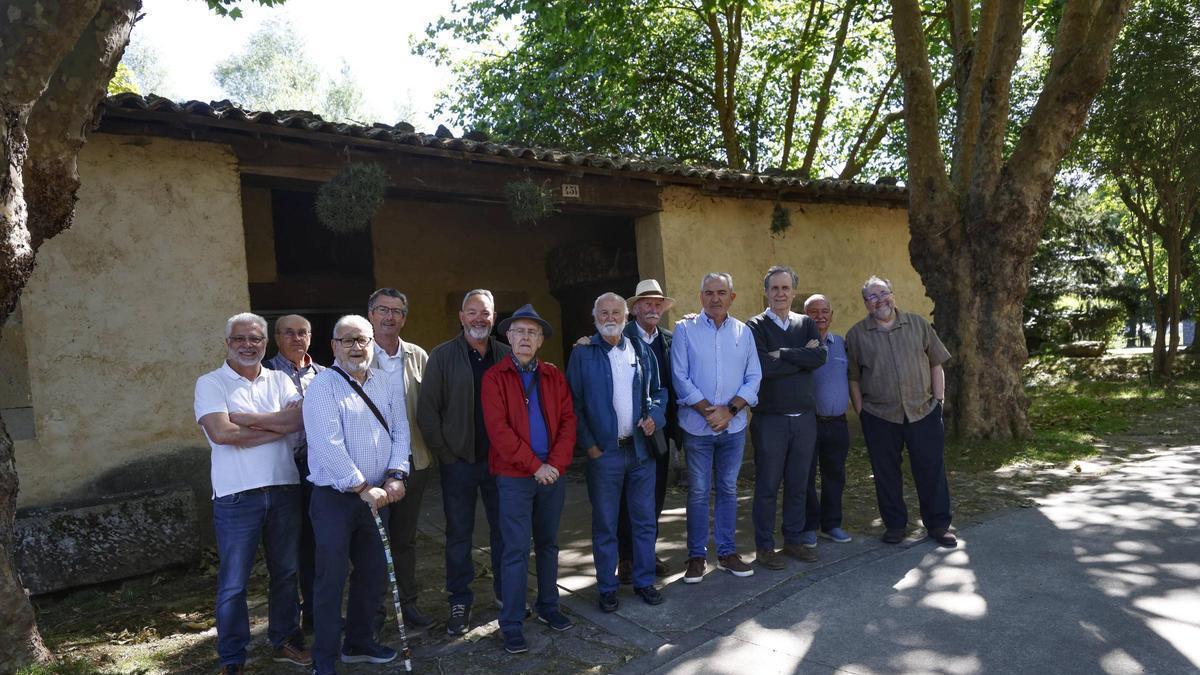 Luis Miguel Montes, Xulio Concepción, Juan José Domínguez, Juan José García, José Luis Chillón, Francisco José Rozada, Celso Peyroux, Miguel González, Fernando Delgado, Joaco López, Juan Manuel Estrada y Luis Miguel Piñera durante la visita.