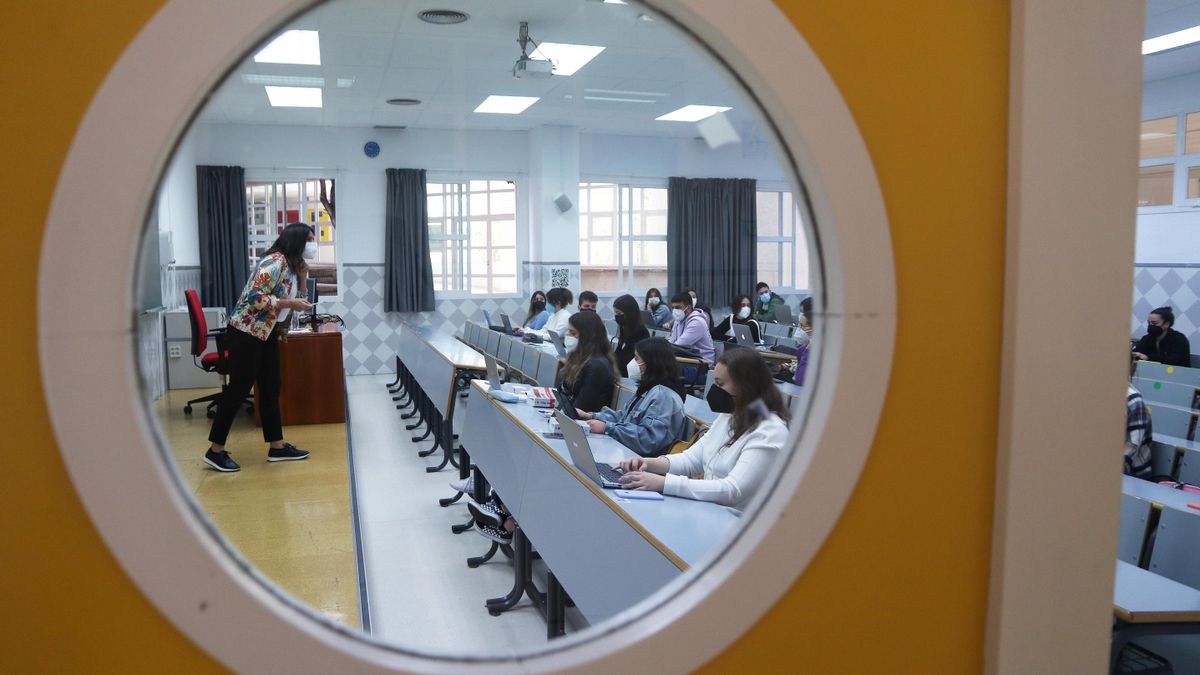 Varios estudiantes de la Facultad de Derecho de la  Universidad de Málaga