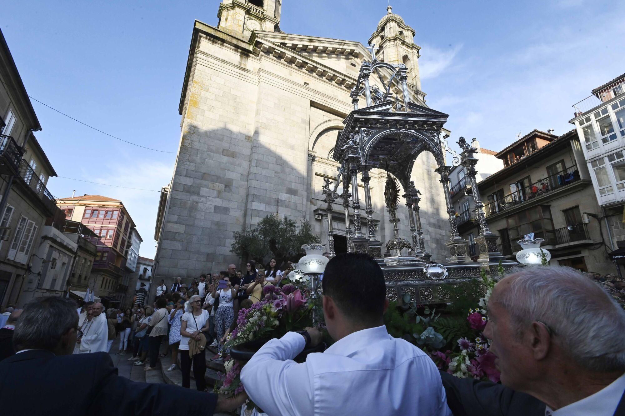 Un año más, los fieles vigueses participaron en una de las fechas más solemnes del calendario religioso, la celebración del Corpus Christi