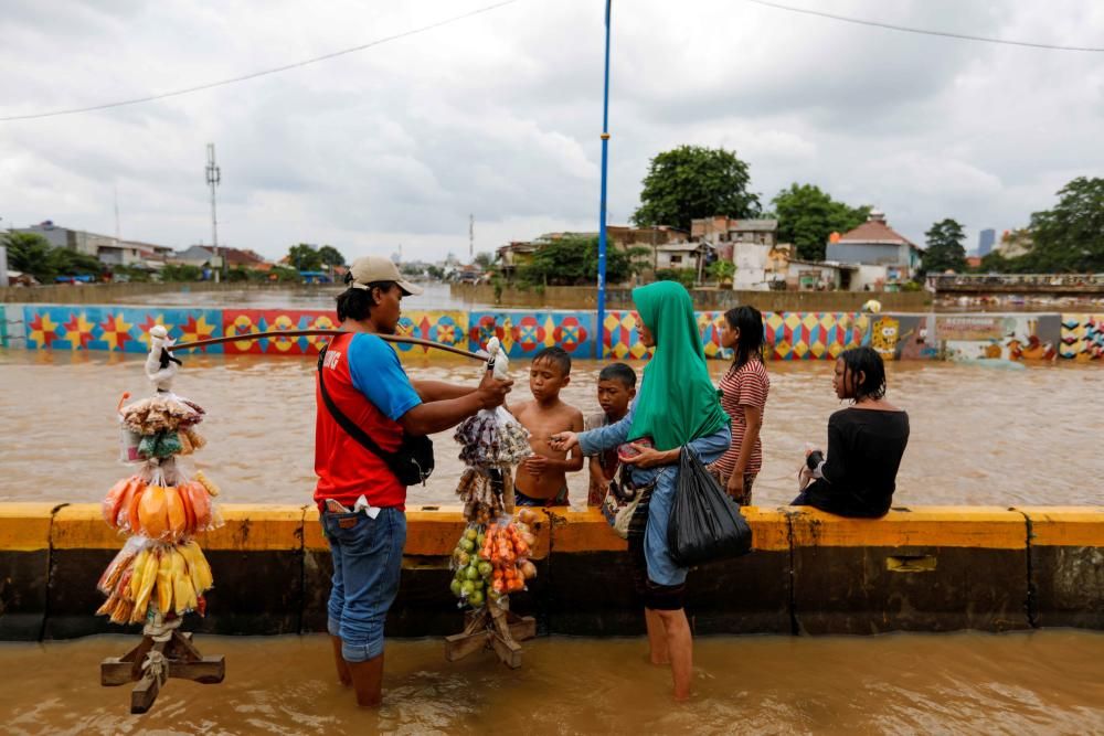 Al menos 16 muertos por las inundaciones en Indonesia