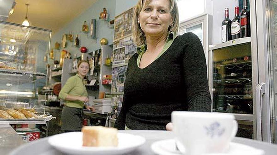 Mari, propietaria de la Cafetería Don Balón, que renuncia a los 80
euros que le debe el Celta.