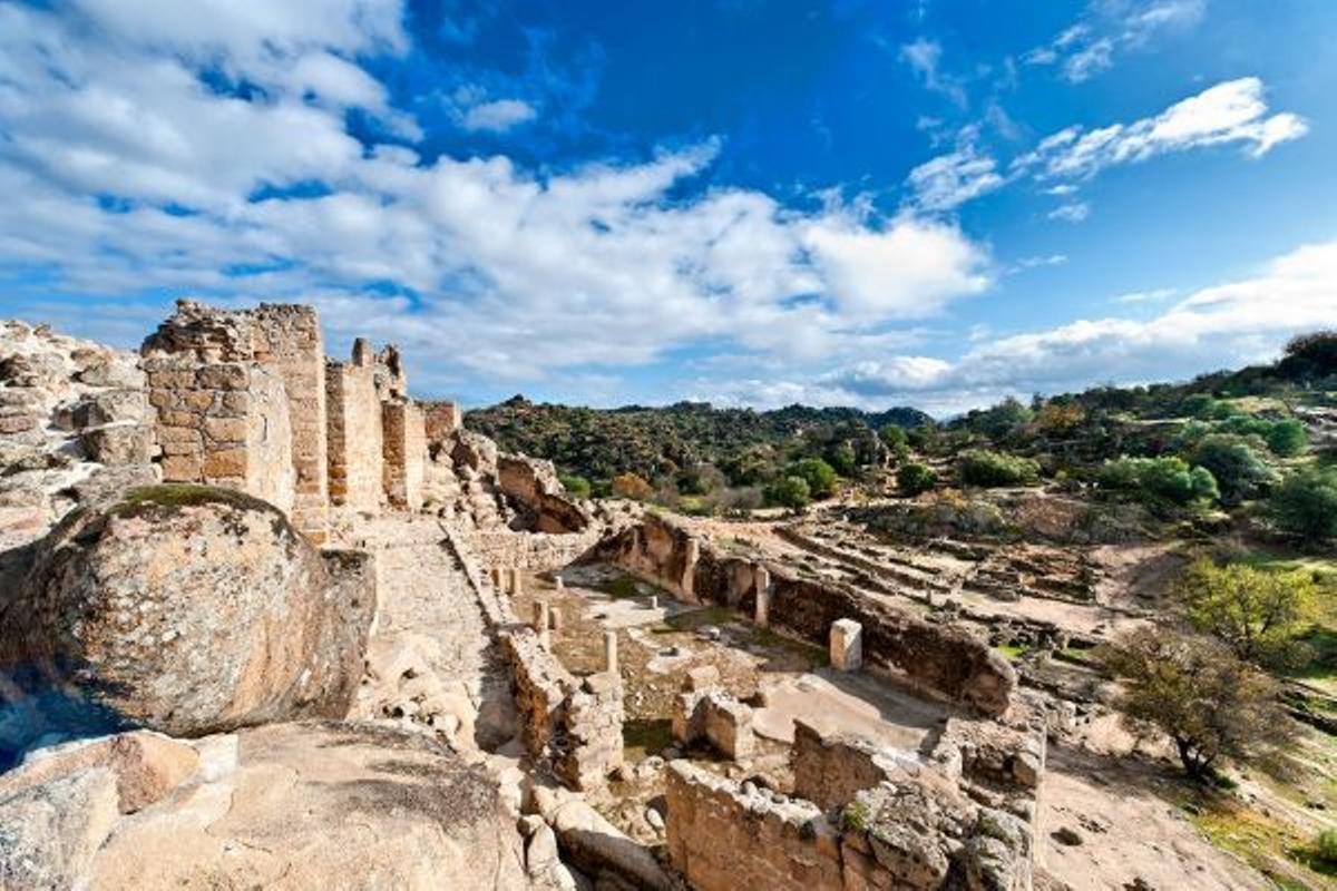 La ciudad fue una fundación omeya levantada entre 930 y 950 d. C., en tiempos de Abd al-Rahman III