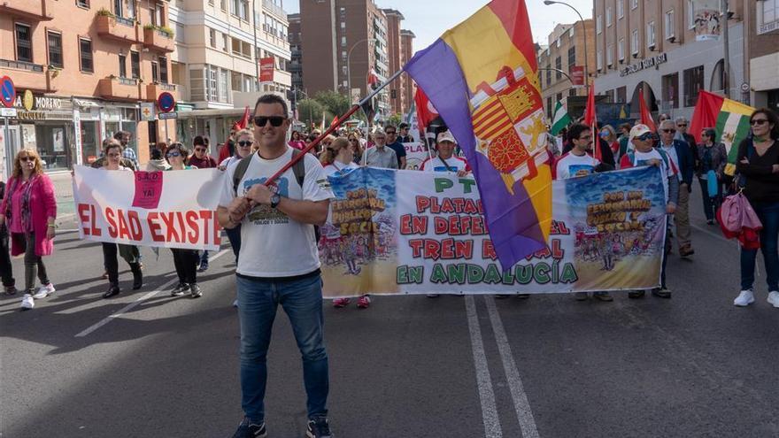 Miles de personas claman por pan, trabajo, techo y dignidad en la manifestación del 28-F en Sevilla