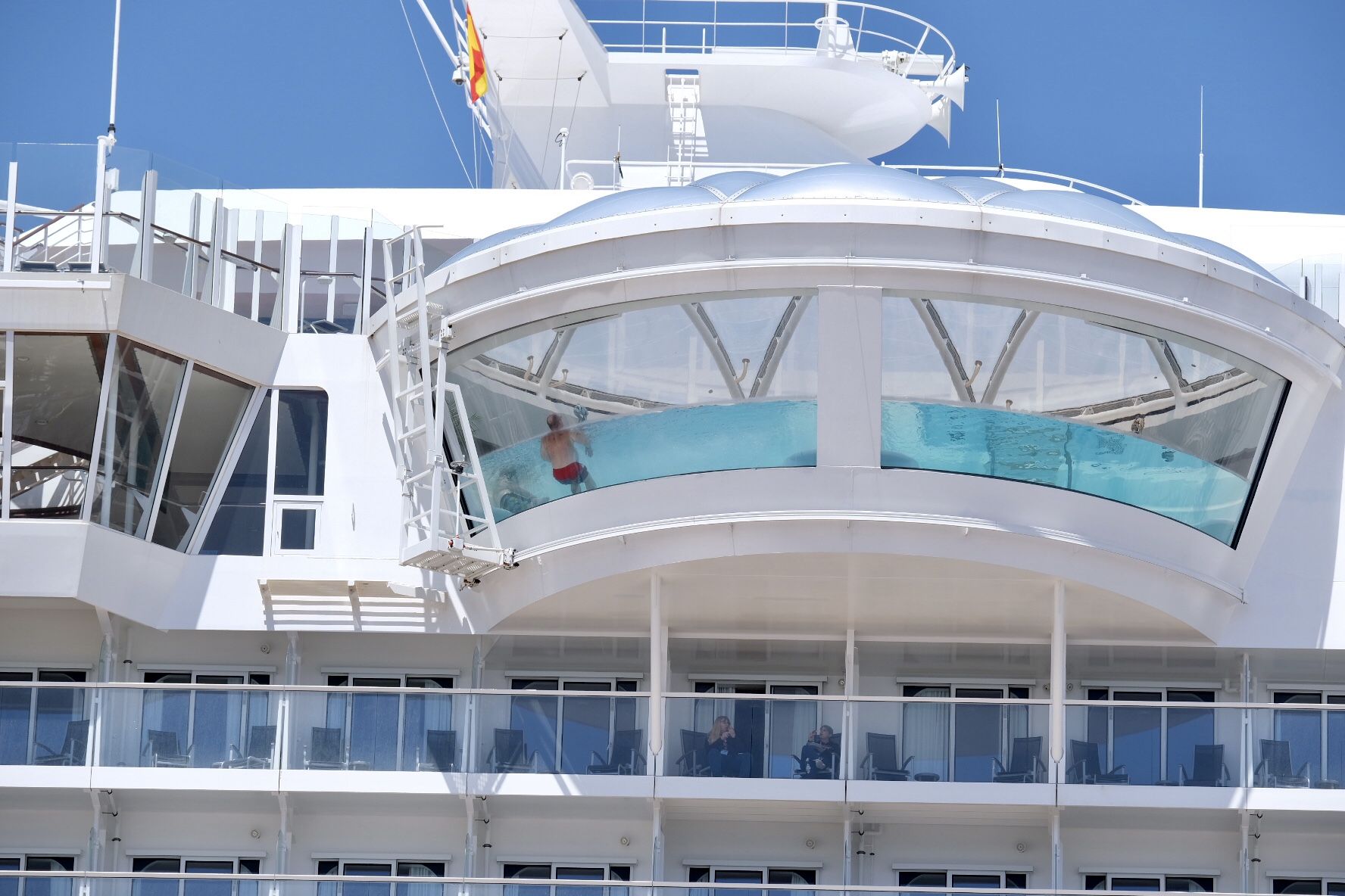 El 'Wonder of the seas', el crucero más grande del mundo, en el puerto de Málaga