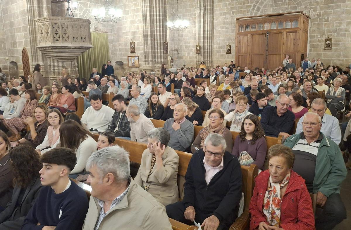 La iglesia gótica de Xàbia, atestada de público