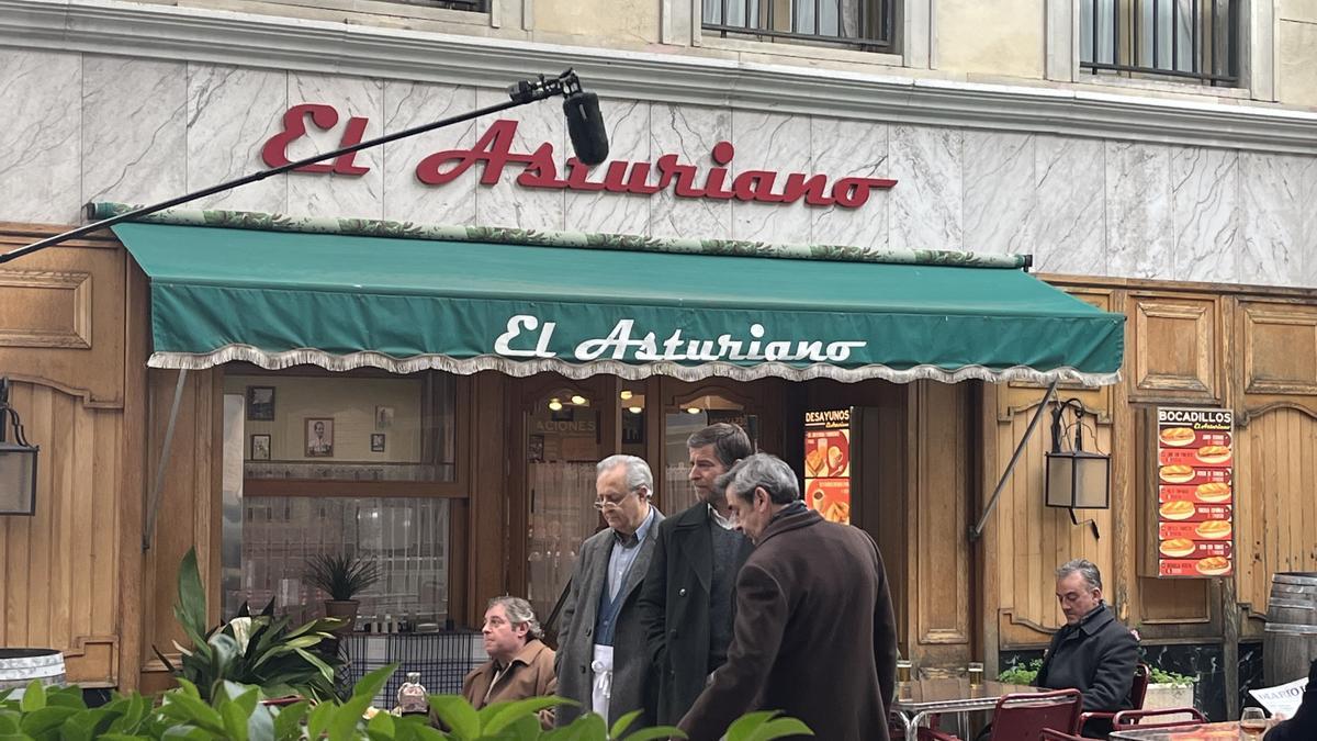 Sebas Fernández, José Antonio Sayagués, Manuel Baquerio y Jorge Bosch, durante el rodaje de una secuencia.