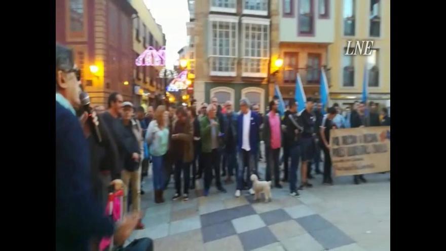 Polémica en una concentración en Oviedo ante la situación de Cataluña