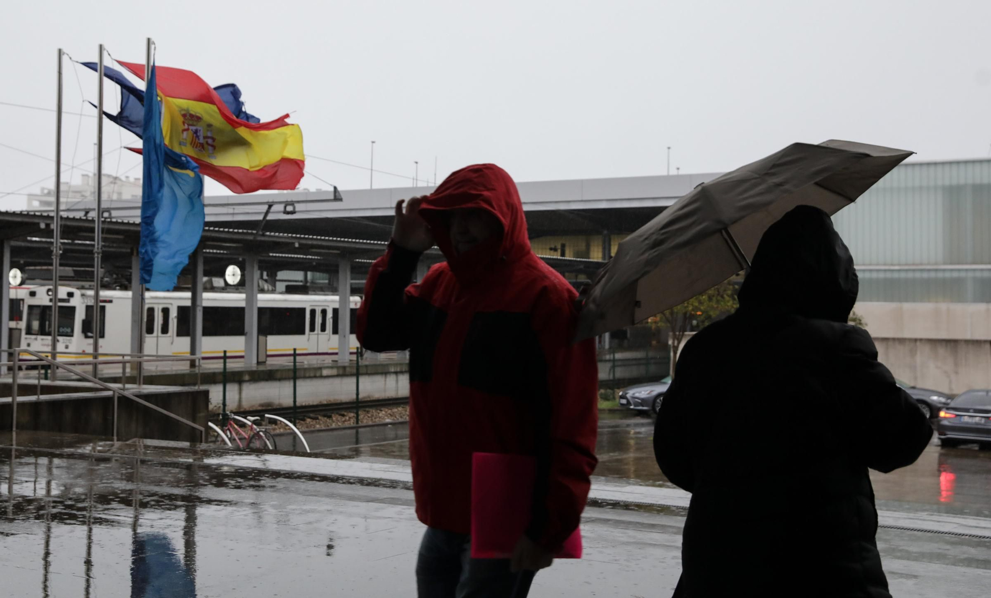 En imágenes: La segunda jornada del temporal azota Gijón