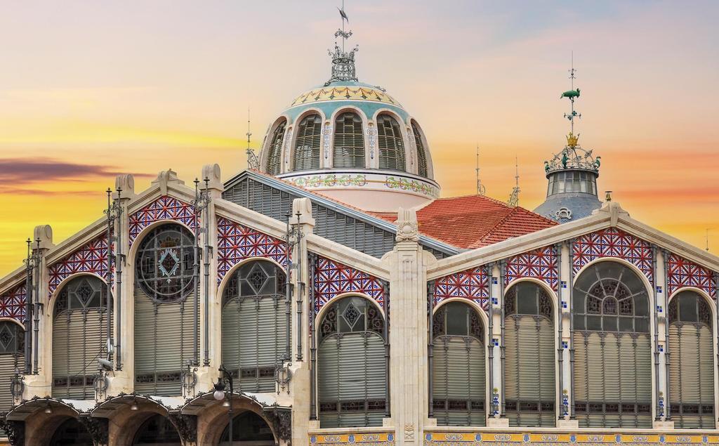 No es una catedral, aunque lo parece: es el mercado gastronómico más bonito de España.