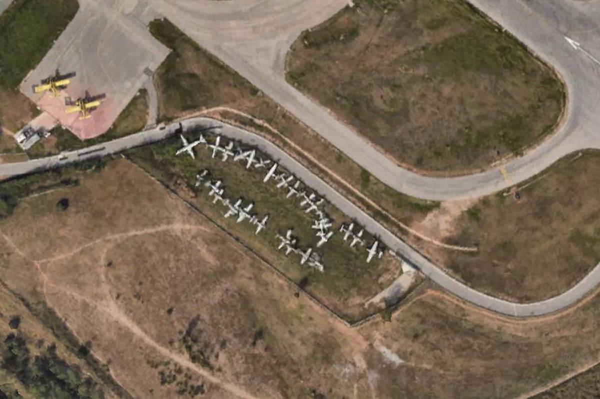 Vista tomada por Google Earth de los aeronaves abandonadas en el aeropuerto de Sabadell.