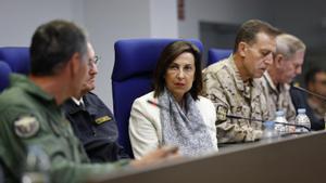 La ministra de Defensa, Margarita Robles, durante su visita este viernes al Mando de Operaciones de las Fuerzas Armadas.