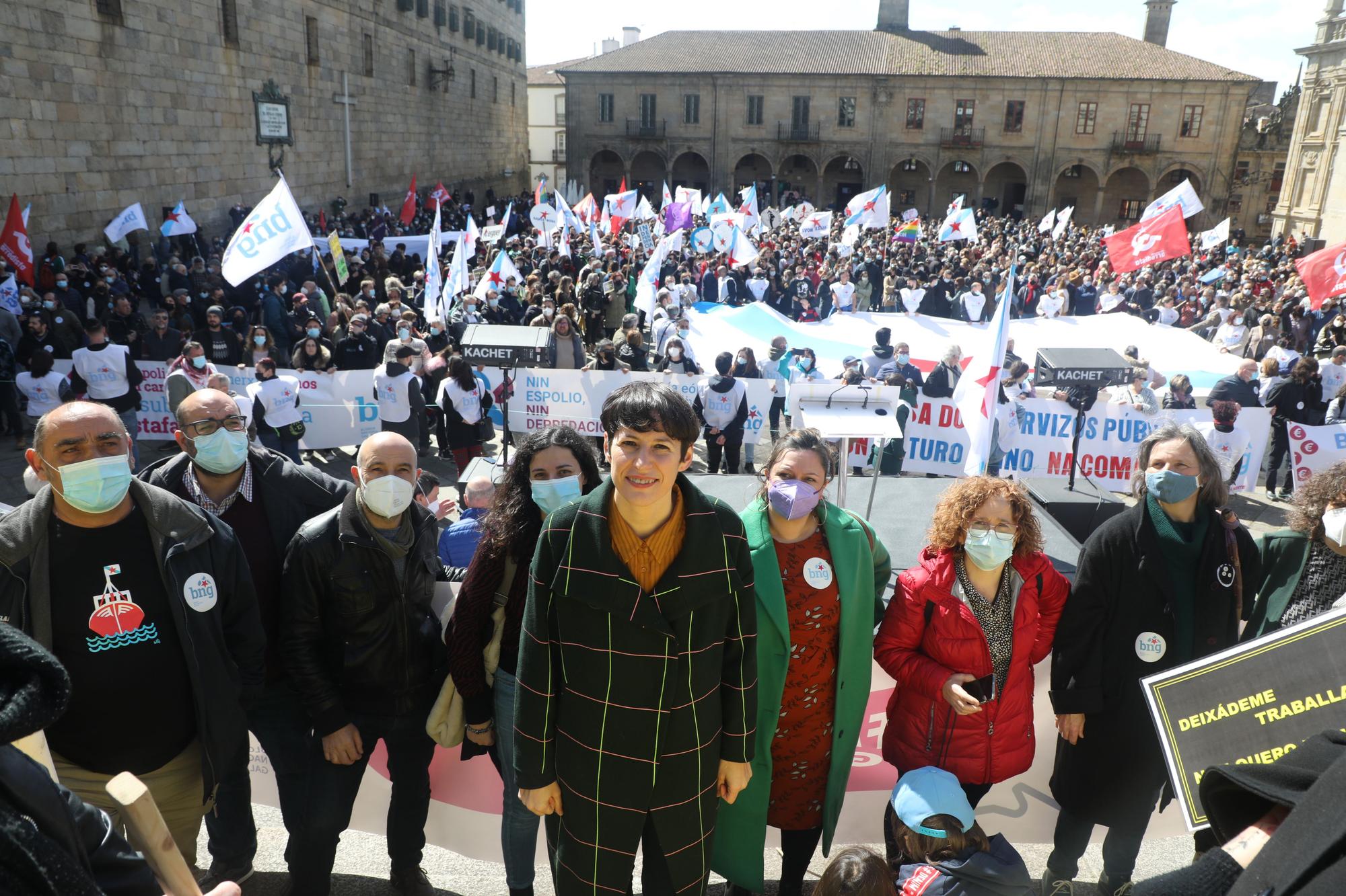 Multitudinaria manifestación contra el alza de los precios convocada por el BNG: "Galiza non atura a suba da factura"